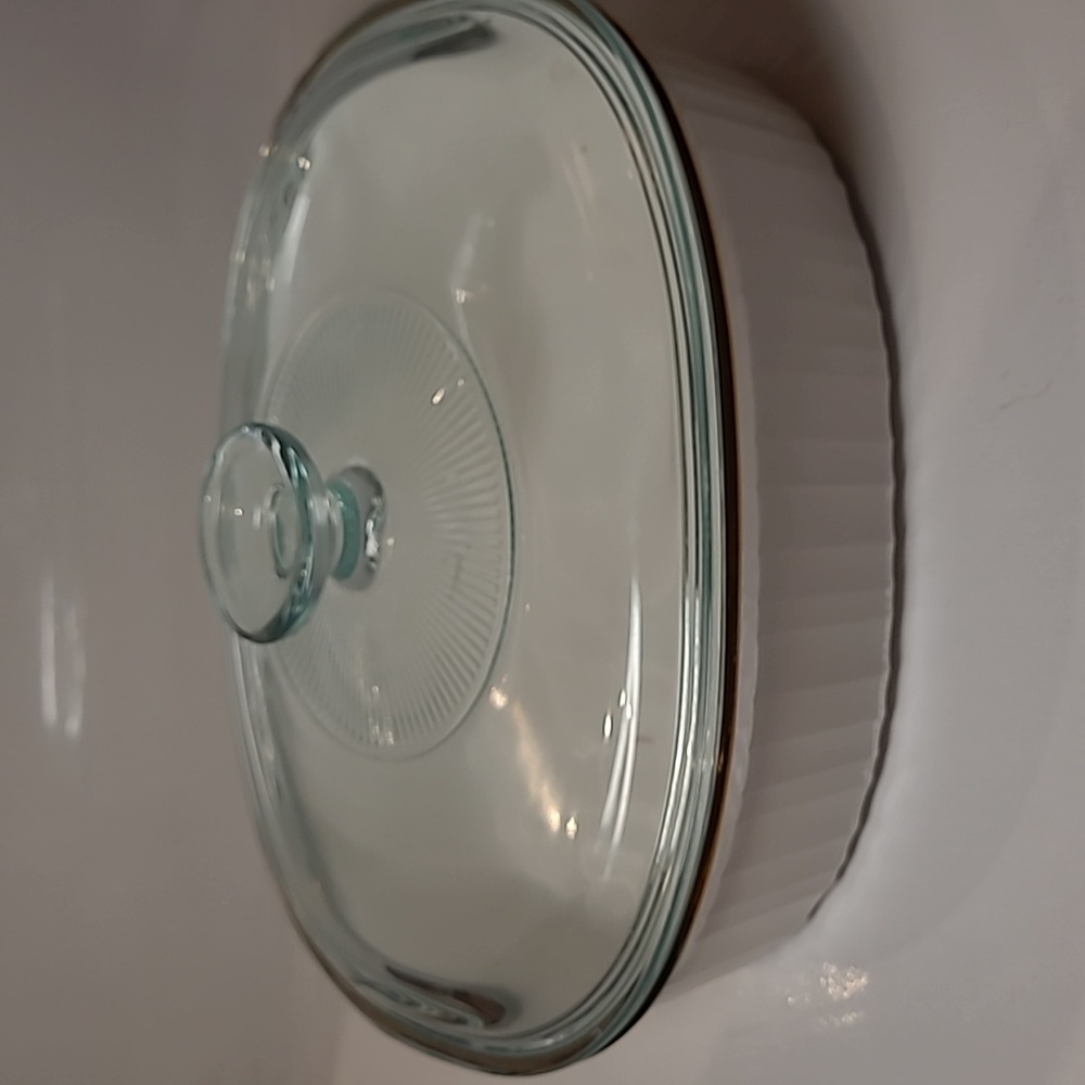 Corningware F-12-B oval Casserole baking dish with pyrex lid  USA 1.8 L